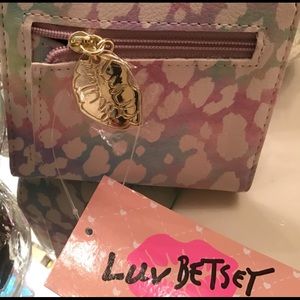 Beautiful Betsy Johnson adorable wallet